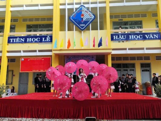 thuê đồ múa dân tộc hmong