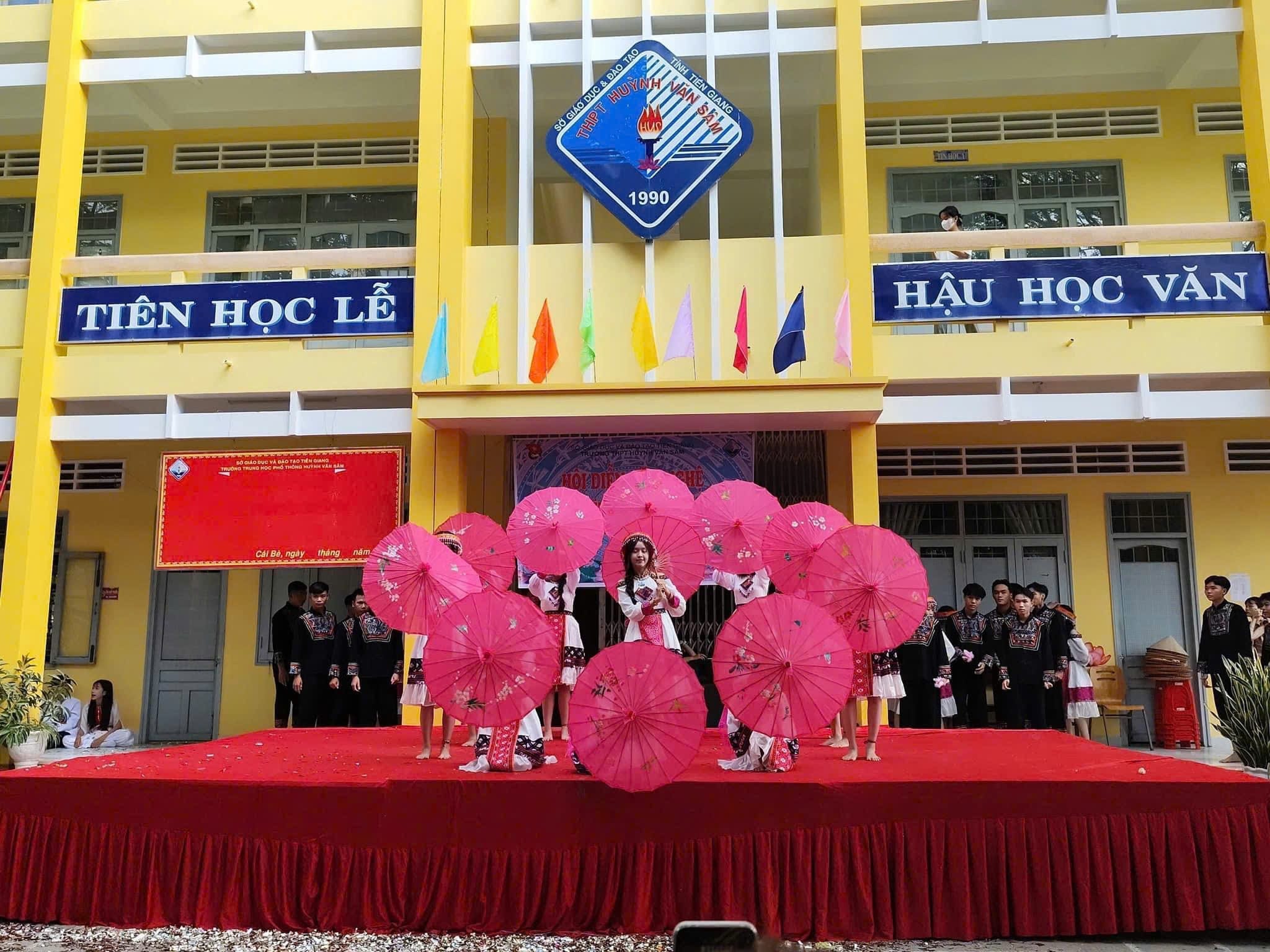 Trang phục H'Mông nữ trắng