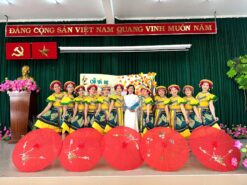 Trang phục H'Mông nữ vàng