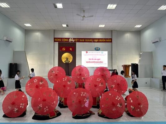 trang phục dan tộc h'mông (1)