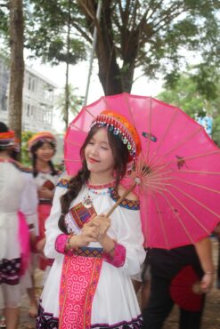Trang phục H'Mông nữ trắng