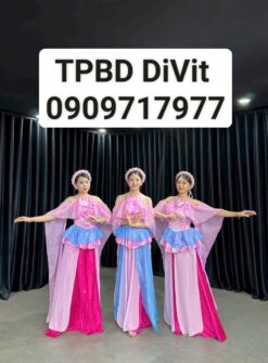 Yếm váy múa đương đại