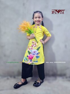 Áo dài vàng bé gái