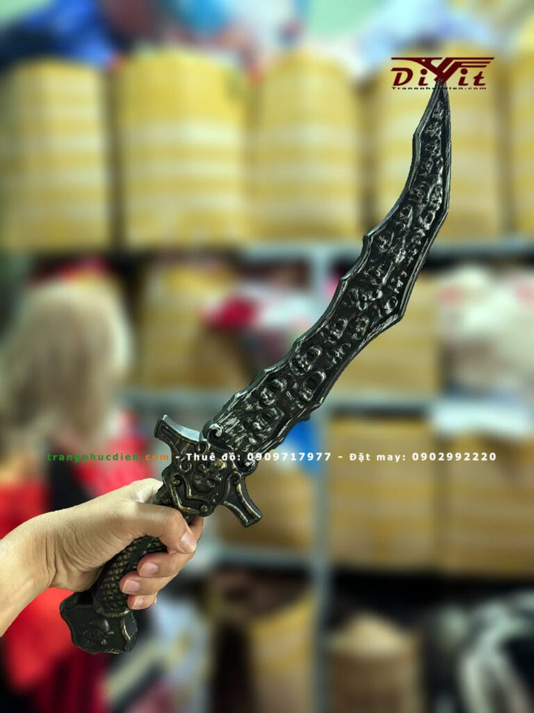 Đao hóa trang Halloween