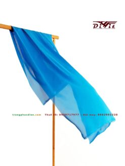 Lụa xanh sóng biển, đỏ làm máu