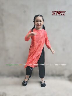 Áo dài chấm bi đỏ bé gái