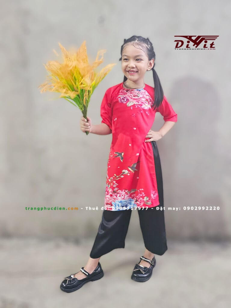 Áo dài đỏ bé gái