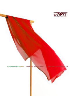 Lụa xanh sóng biển, đỏ làm máu