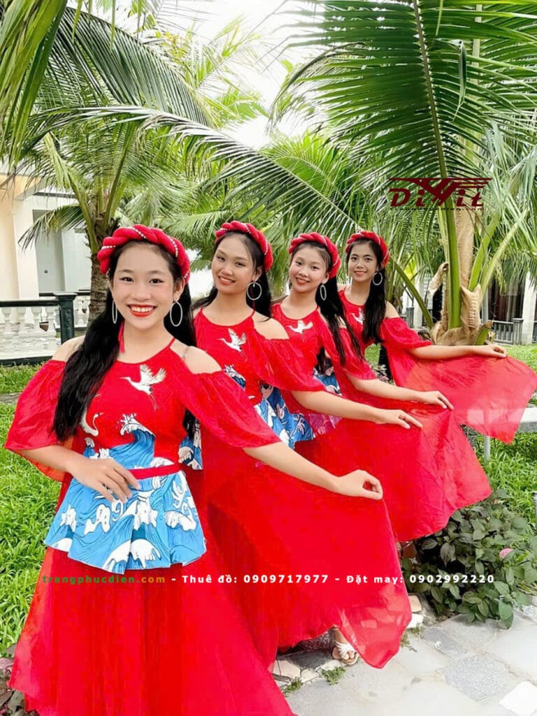 Yếm phối quần ống loe
