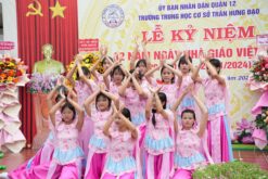 Yếm váy múa đương đại