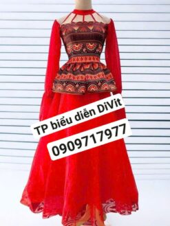 Yếm váy đỏ họa tiết