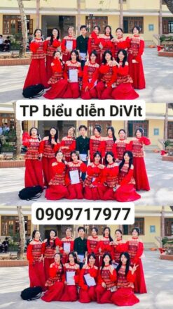 Yếm váy đỏ họa tiết