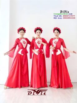 Trang phục tứ thân phối quần ống rộng đỏ trắng